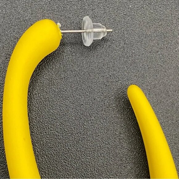 Mod Style Yellow Atomic Earrings - Picture 11 of 12